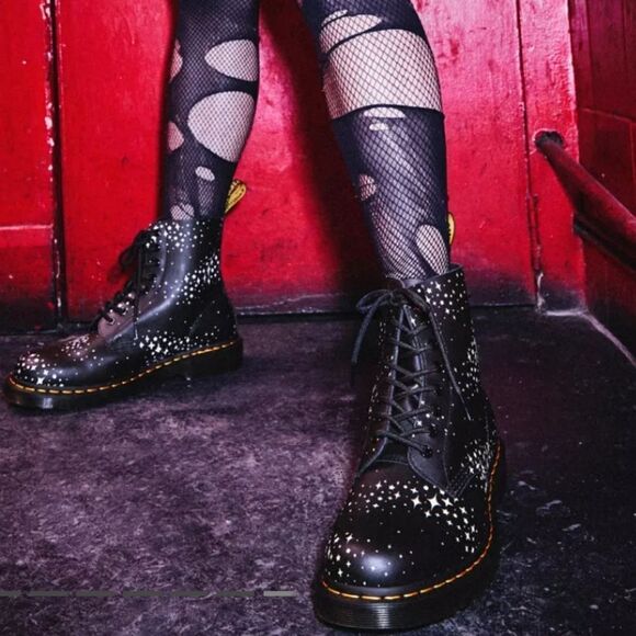 BRAND NEW 1460 PASCAL STARS LEATHER LACE UP BOOTS - Picture 1 of 16